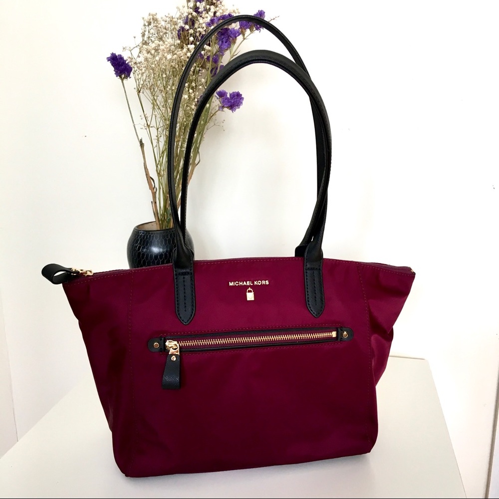 Michael Kors Kelsey Plum Nylon Tote, EUC